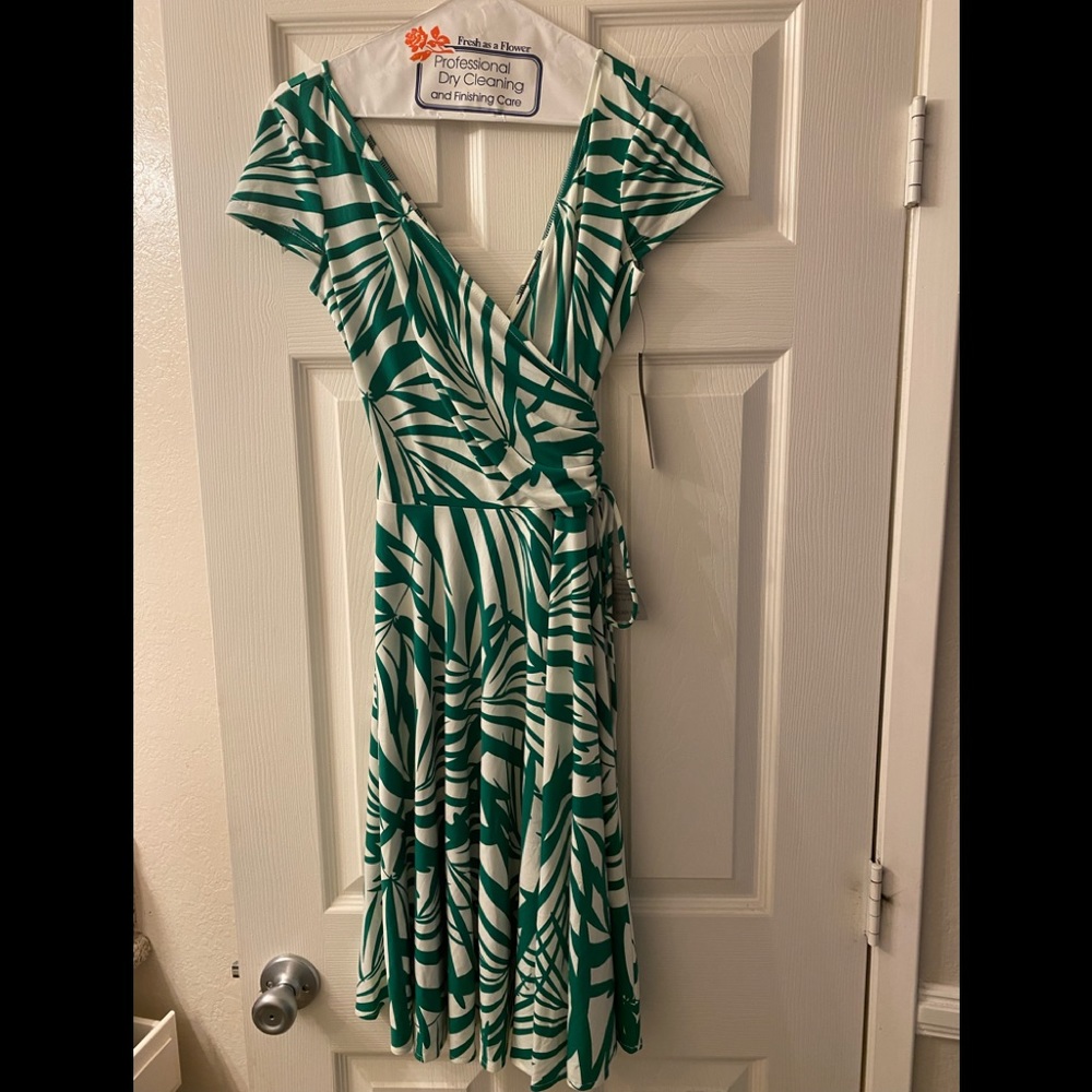 NWT maggie london dress green size 2